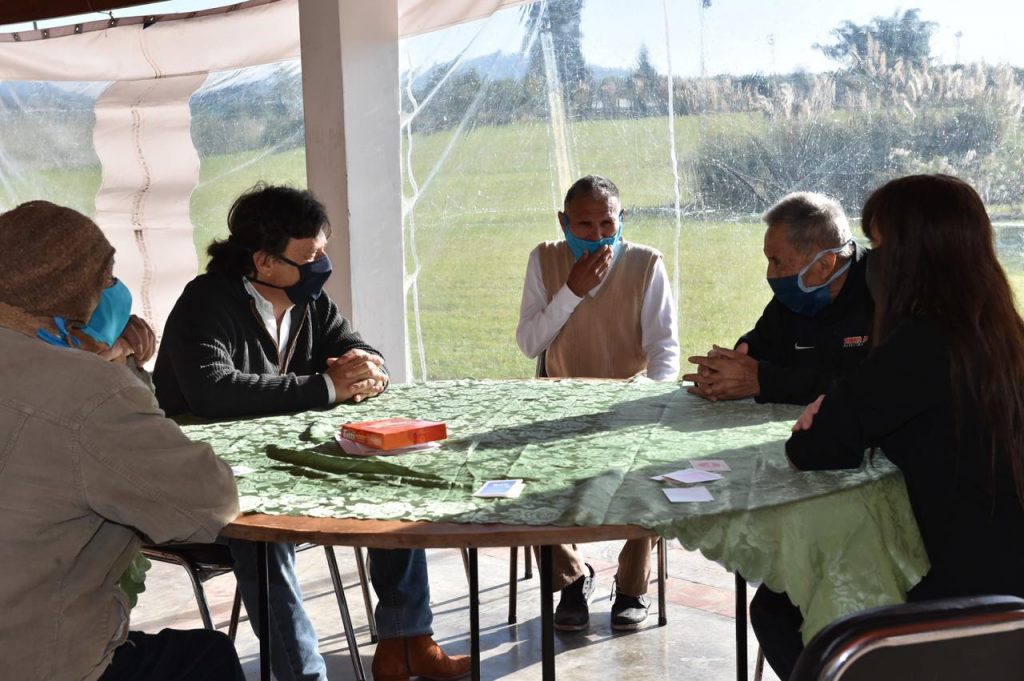 Imagen de la noticia «Gustavo Sáenz recorrió la sede de La Loma que hoy es albergue de adultos mayores»