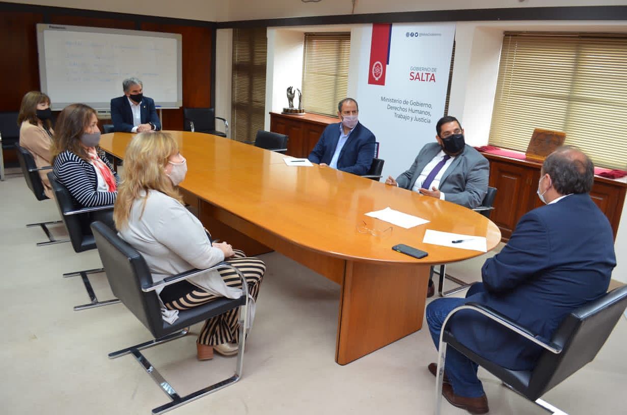 Autoridades del Colegio se reunieron con el ministro Villada