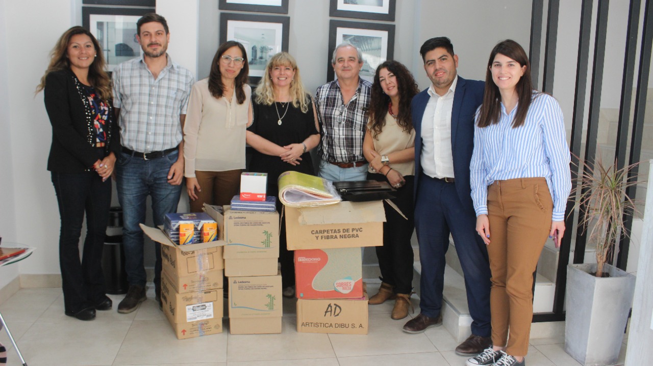 Entregamos útiles escolares a la Secretaría de la Niñez